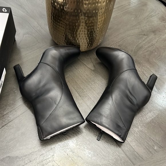 Naturalizer Harlene Leather Bootie (Women) - Picture 8 of 11